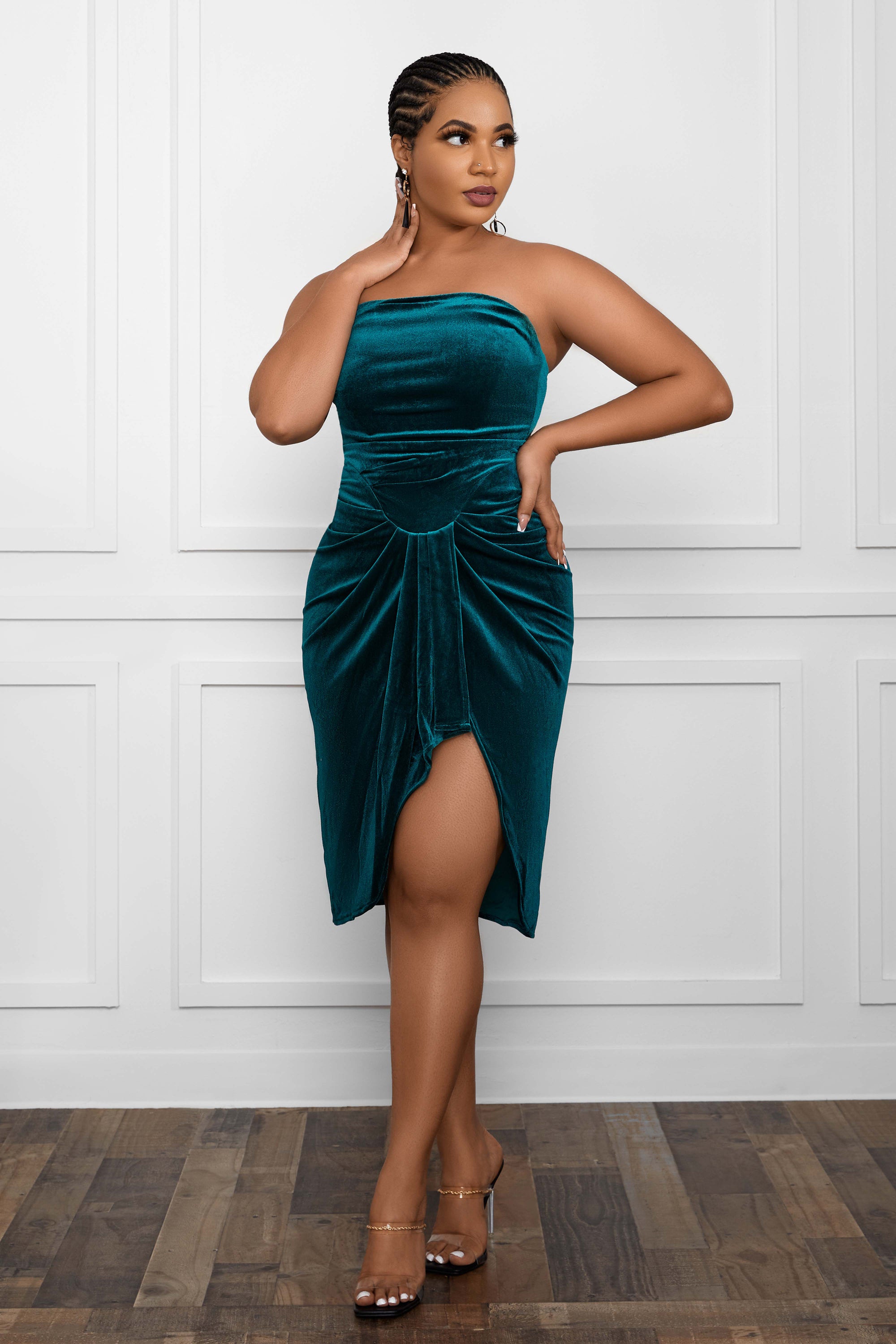 SEXY VELVET COCKTAIL MIDI DRESS - EMERALD GREEN House of Otelo SEXY VELVET COCKTAIL MIDI DRESS - EMERALD GREEN House of Otelo
